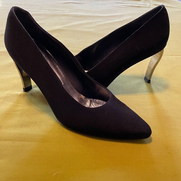 80s Vintage Stuart Weitzman Black Pointed Toe Cloth Pumps with Solid Metal Heel - Picture 2 of 9